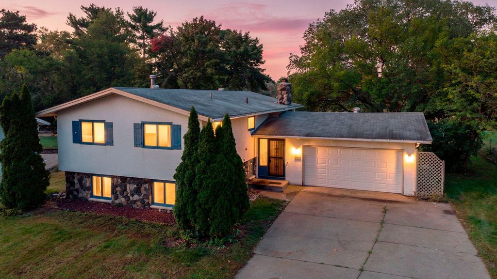 8016 Brunswick Avenue N, Brooklyn Park, MN 55443 — exterior