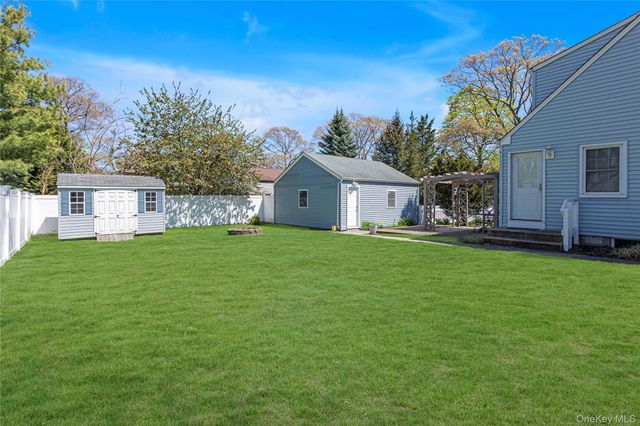 113 Roosevelt Avenue, Islip, NY 11751