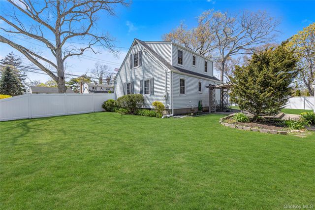 113 Roosevelt Avenue, Islip, NY 11751