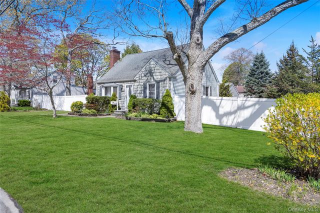 113 Roosevelt Avenue, Islip, NY 11751