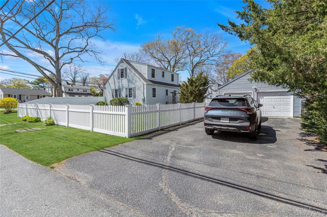 113 Roosevelt Avenue, Islip, NY 11751