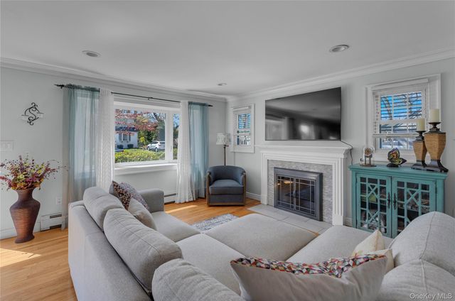 113 Roosevelt Avenue, Islip, NY 11751