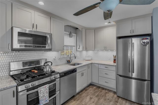 113 Roosevelt Avenue, Islip, NY 11751