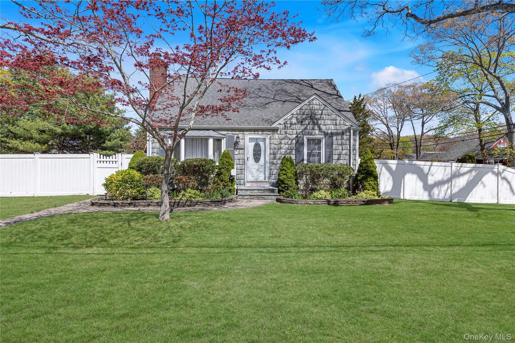 113 Roosevelt Avenue, Islip, NY 11751