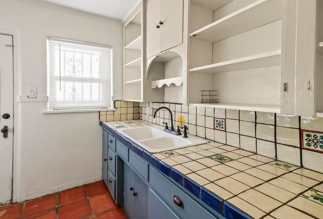 1113 Gold Avenue SW, Albuquerque, NM 87102