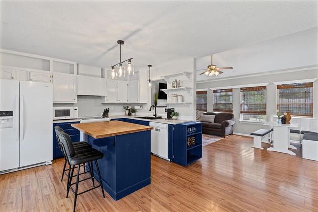 20209 E 17th Street Court N, Independence, MO 64056
