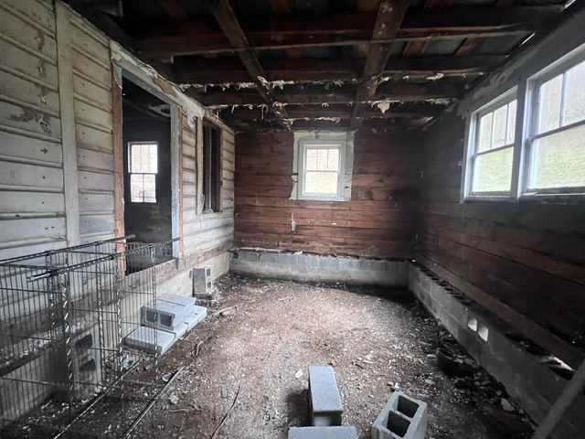 51 Houston Broughton Road, Flat Lick, KY 40935