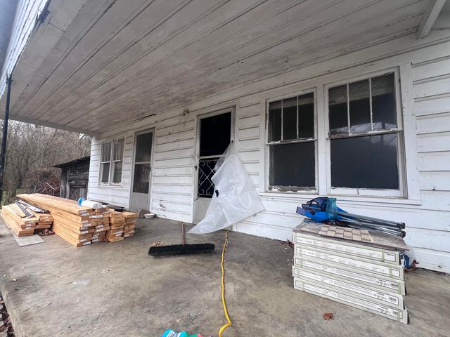 51 Houston Broughton Road, Flat Lick, KY 40935