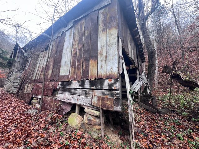 51 Houston Broughton Road, Flat Lick, KY 40935