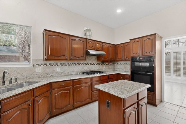 1405 Newbury Lane, Plano, TX 75025