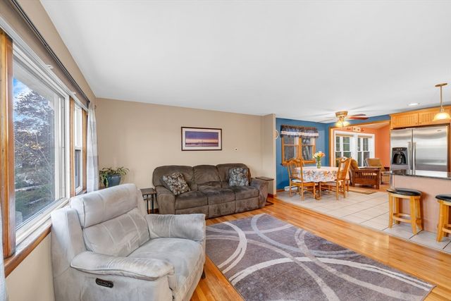 88 Whitehall Rd, Amesbury, MA 01913