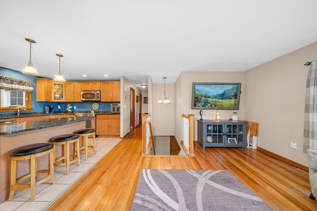 88 Whitehall Rd, Amesbury, MA 01913