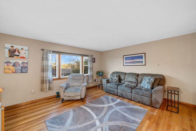 88 Whitehall Rd, Amesbury, MA 01913