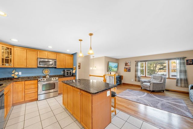 88 Whitehall Rd, Amesbury, MA 01913