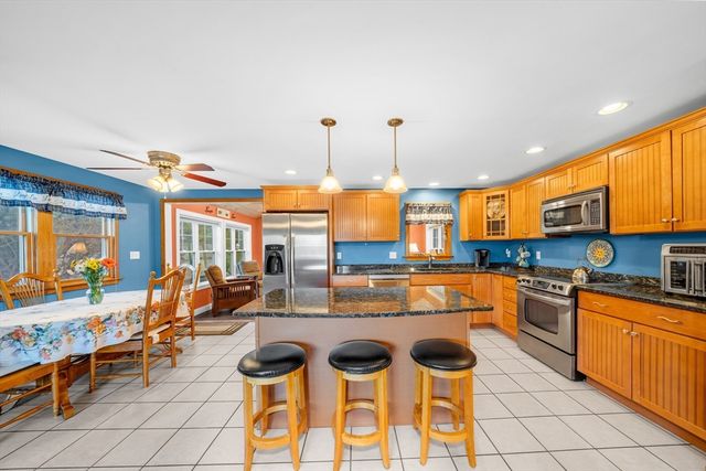 88 Whitehall Rd, Amesbury, MA 01913