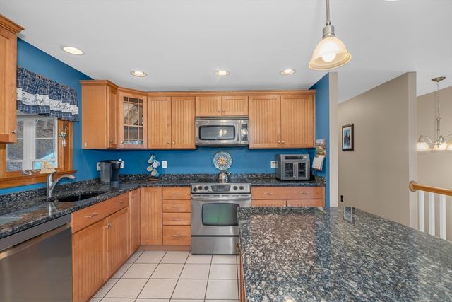 88 Whitehall Rd, Amesbury, MA 01913