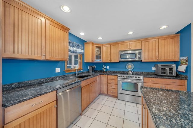 88 Whitehall Rd, Amesbury, MA 01913