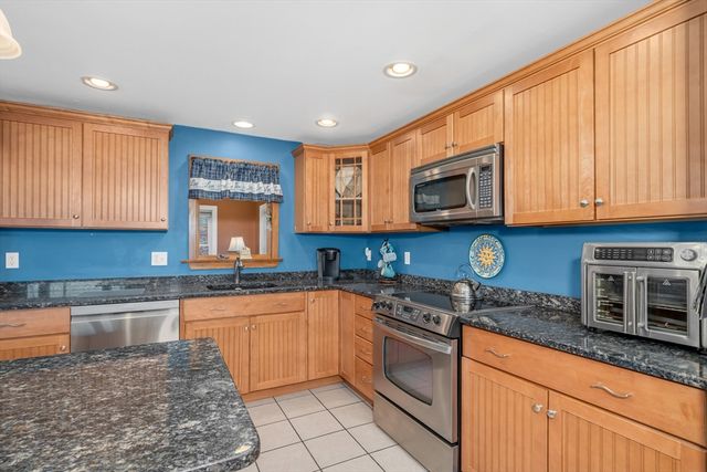 88 Whitehall Rd, Amesbury, MA 01913