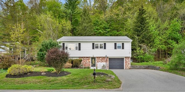 88 Whitehall Rd, Amesbury, MA 01913