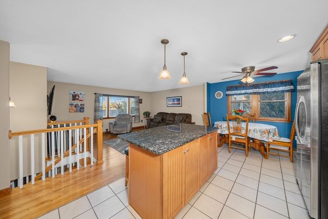 88 Whitehall Rd, Amesbury, MA 01913