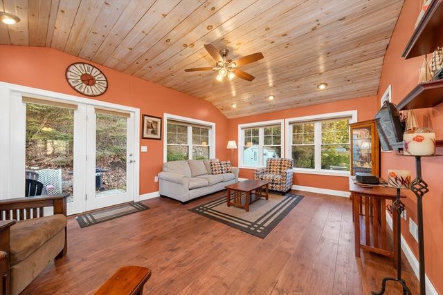 88 Whitehall Rd, Amesbury, MA 01913