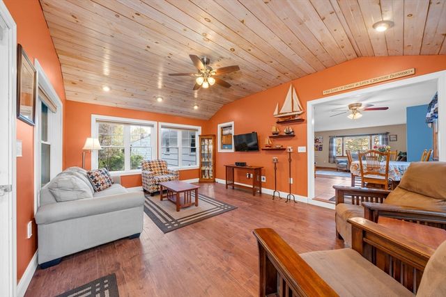 88 Whitehall Rd, Amesbury, MA 01913