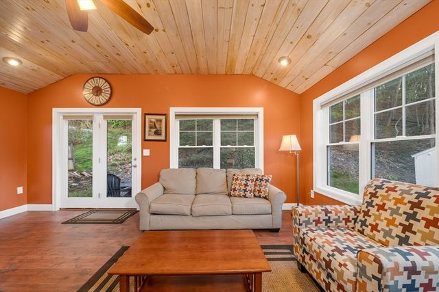 88 Whitehall Rd, Amesbury, MA 01913
