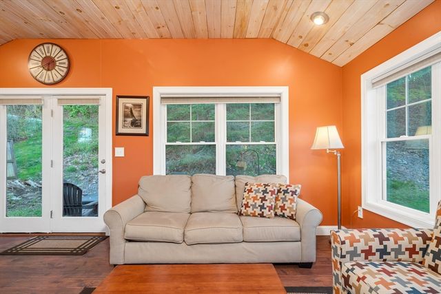 88 Whitehall Rd, Amesbury, MA 01913