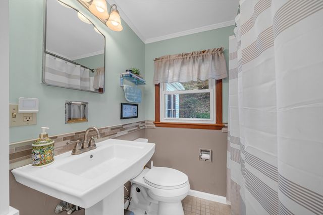 88 Whitehall Rd, Amesbury, MA 01913