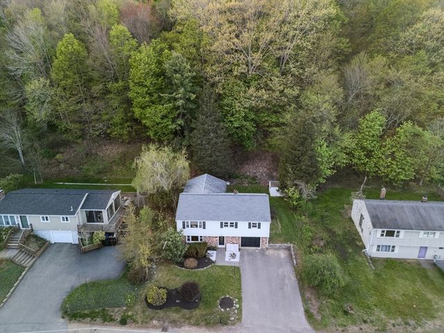 88 Whitehall Rd, Amesbury, MA 01913