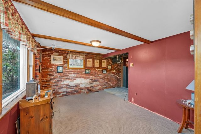 88 Whitehall Rd, Amesbury, MA 01913
