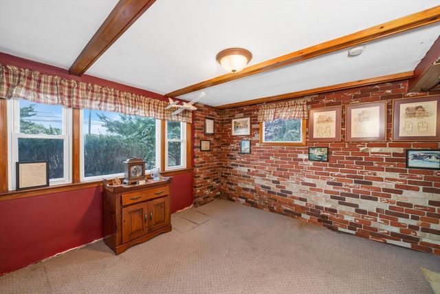 88 Whitehall Rd, Amesbury, MA 01913