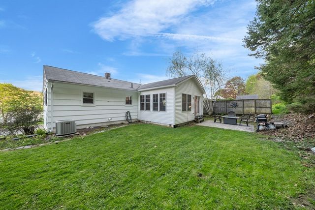88 Whitehall Rd, Amesbury, MA 01913
