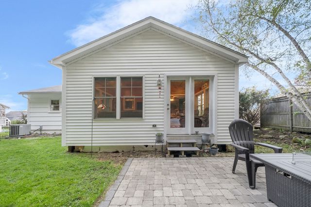 88 Whitehall Rd, Amesbury, MA 01913