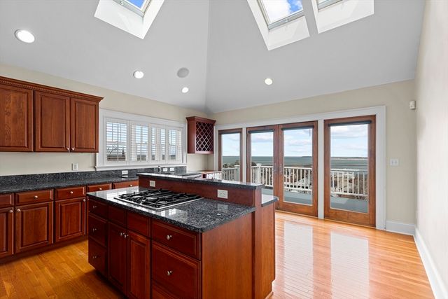 9 Sever St, Plymouth, MA 02360