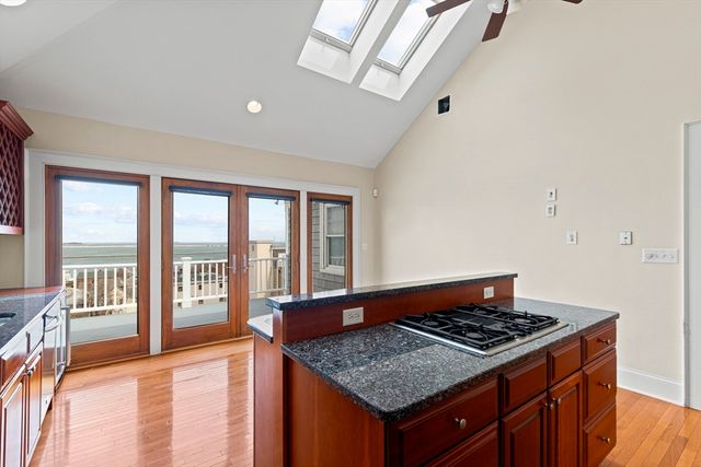 9 Sever St, Plymouth, MA 02360