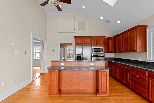 9 Sever St, Plymouth, MA 02360