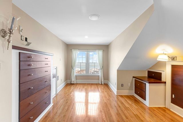 9 Sever St, Plymouth, MA 02360