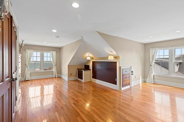 9 Sever St, Plymouth, MA 02360