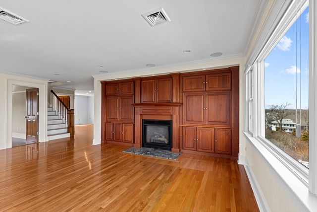 9 Sever St, Plymouth, MA 02360