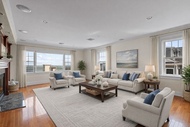 9 Sever St, Plymouth, MA 02360