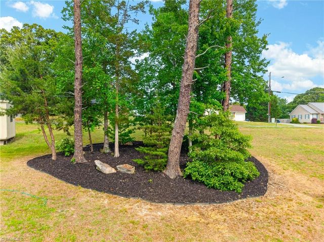 4319 Brown Oaks Road, Randleman, NC 27317