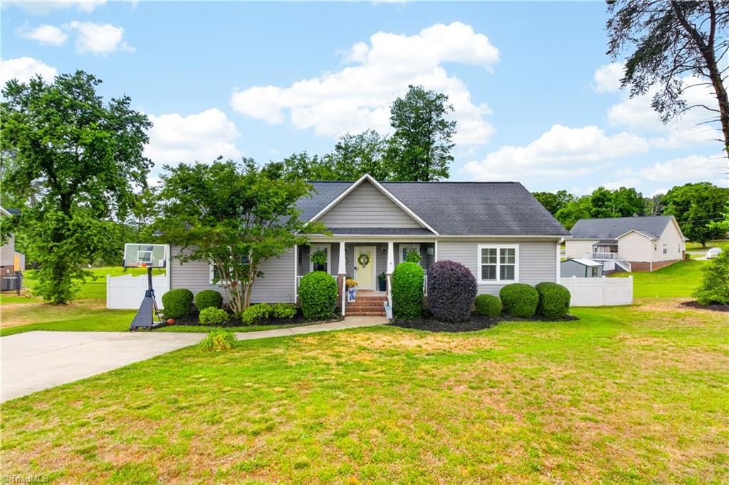 4319 Brown Oaks Road, Randleman, NC 27317