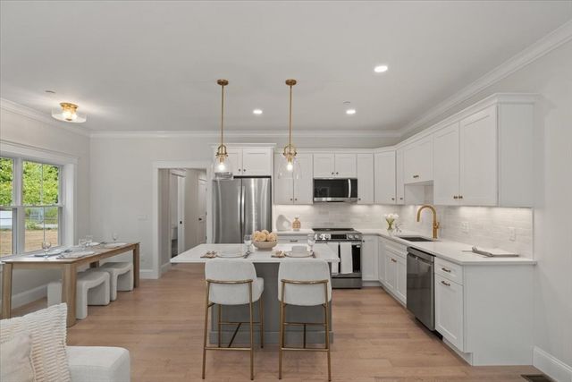 72 Uncas Avenue 1, Franklin, MA 02038