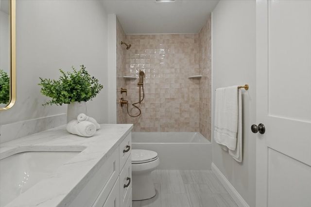 72 Uncas Avenue 1, Franklin, MA 02038