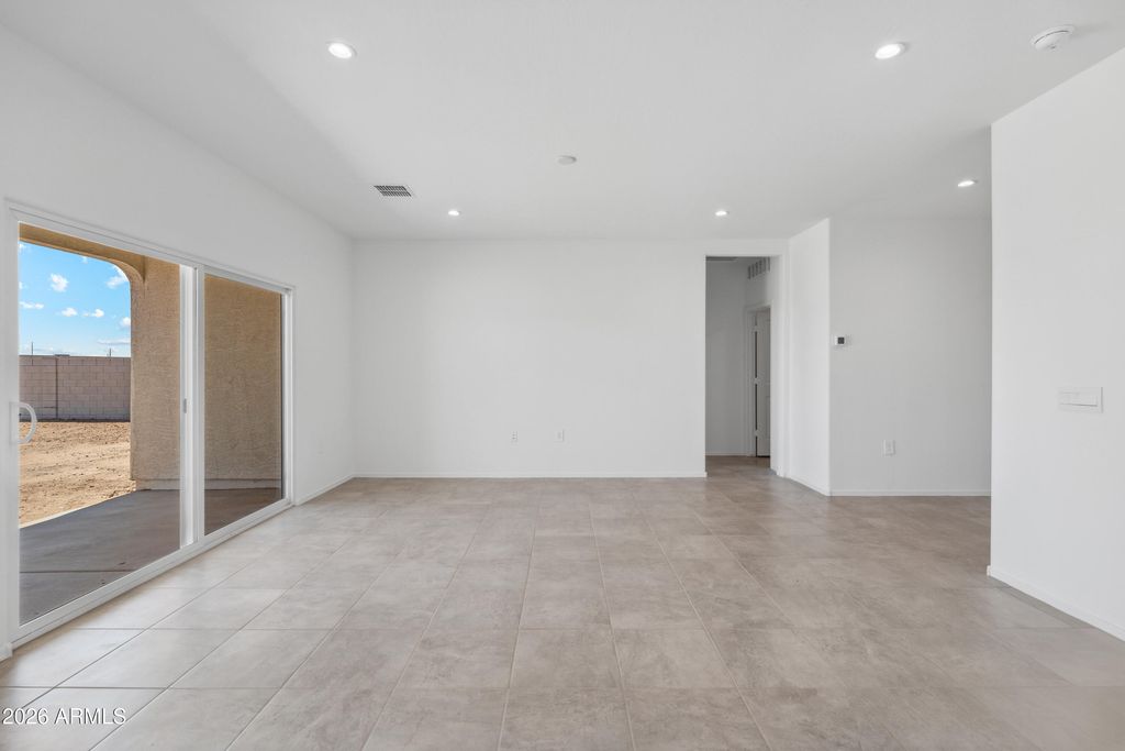 Image 11 of property listing at 1565 E CURRIER Drive E, Casa Grande, AZ 85122