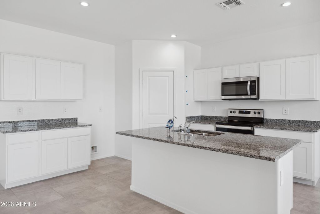 Image 5 of property listing at 1565 E CURRIER Drive E, Casa Grande, AZ 85122