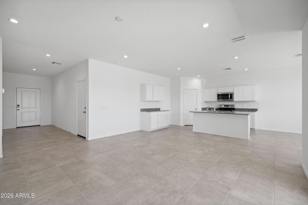 Image 7 of property listing at 1565 E CURRIER Drive E, Casa Grande, AZ 85122