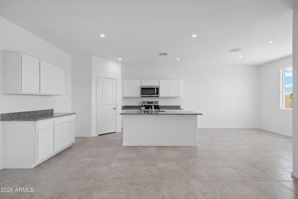 Image 8 of property listing at 1565 E CURRIER Drive E, Casa Grande, AZ 85122