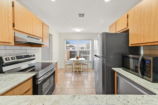 8515 Lake Point Court, Lake Worth, FL 33467